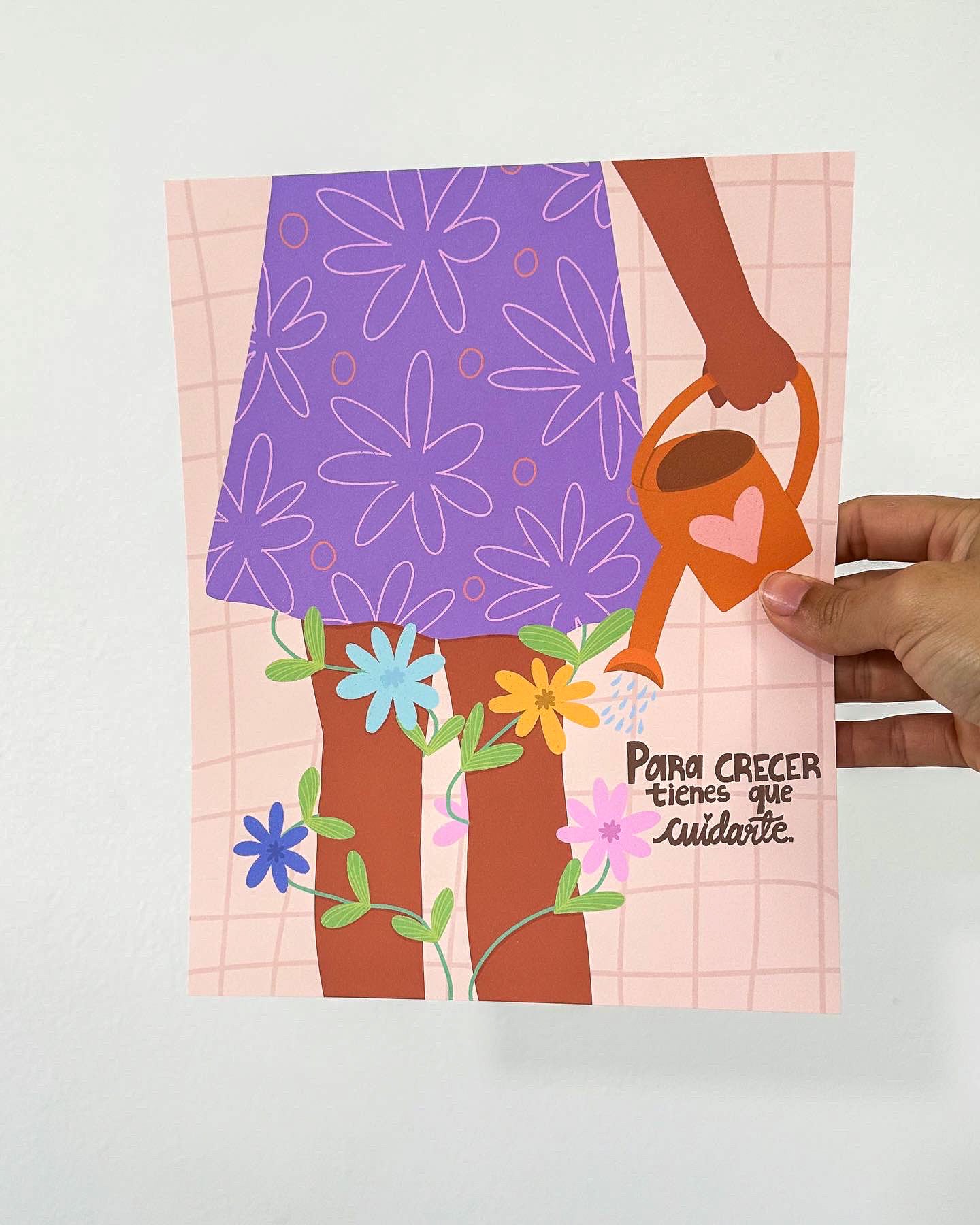 Ilustración de una figura con falda violeta regando una enredadera de flores, acompañada del mensaje "Para Crecer Tienes Que Cuidarte".