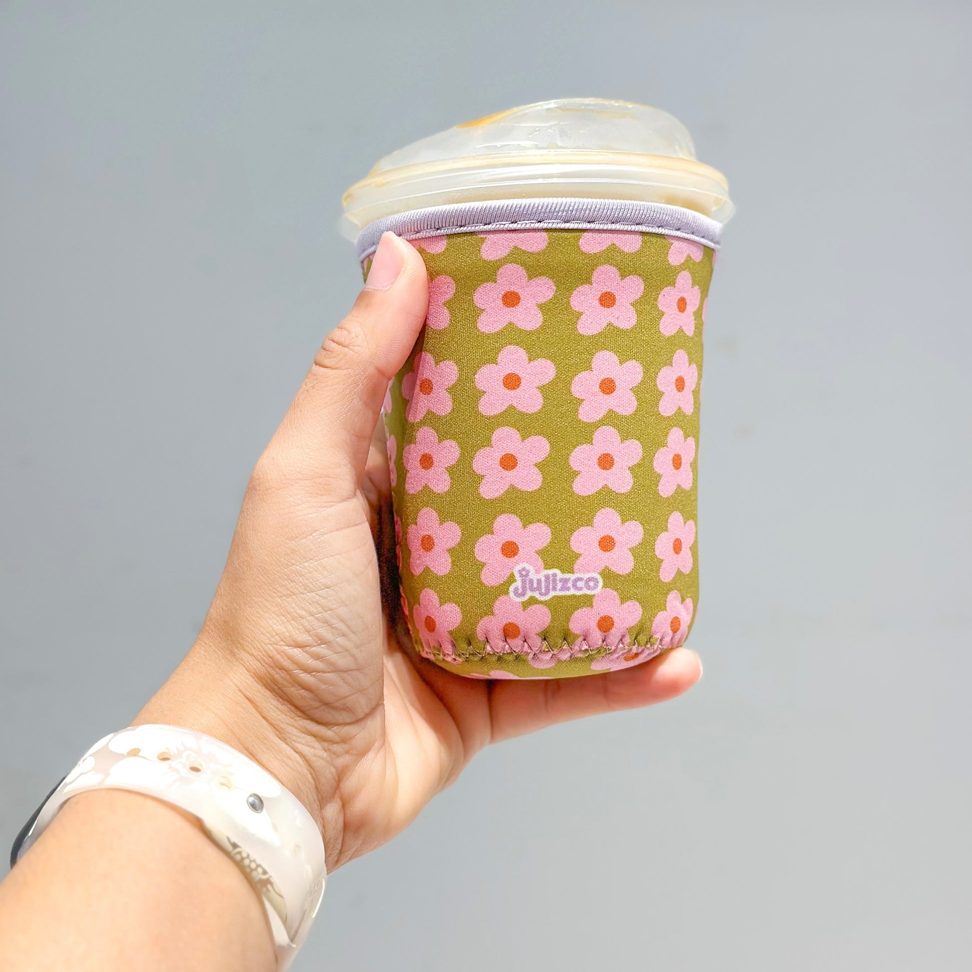 Cup Sleeve de Olive & Pink Flowers con diseño floral en tonos oliva y rosa