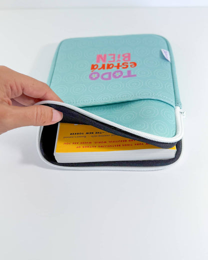 REGULAR 8.5" Todo Estará Bien - Readers Protective Sleeve